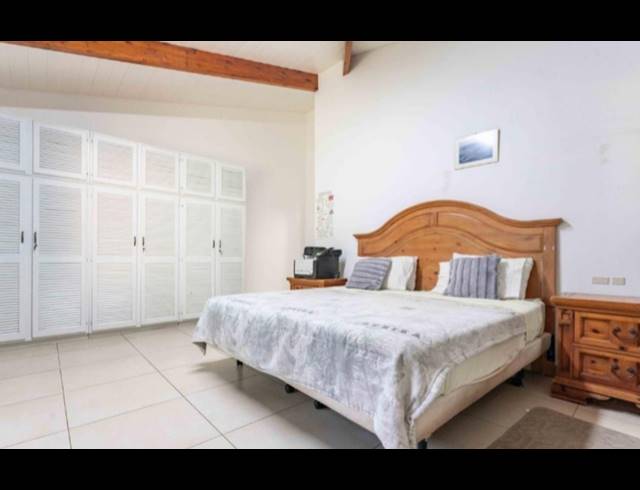 5 BEDROOM FREESTANDING FOR SALE IN CLANSTHAL